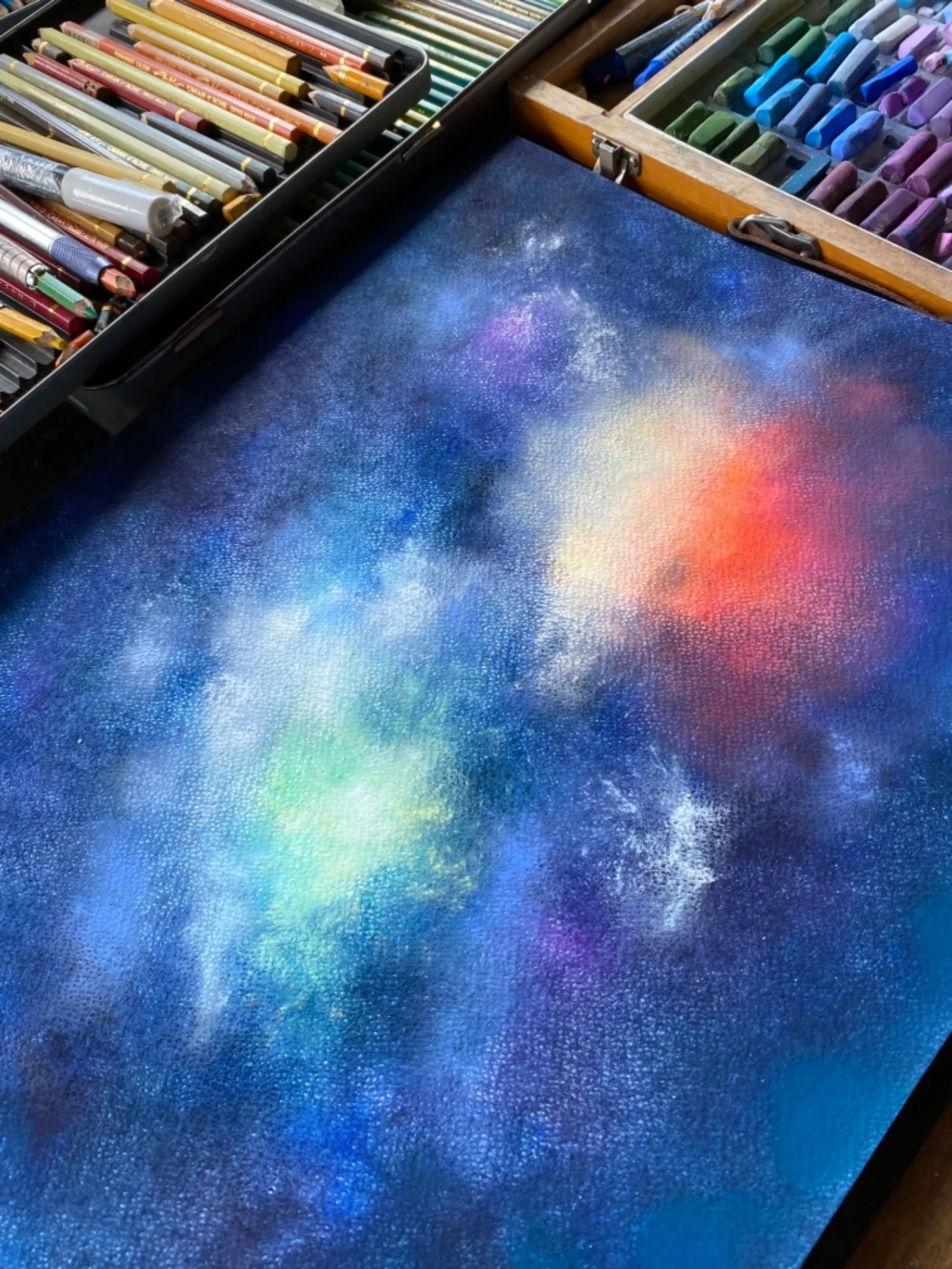 【ホスピタルアーティストが描く】色んな角度で楽しめる宇宙の絵