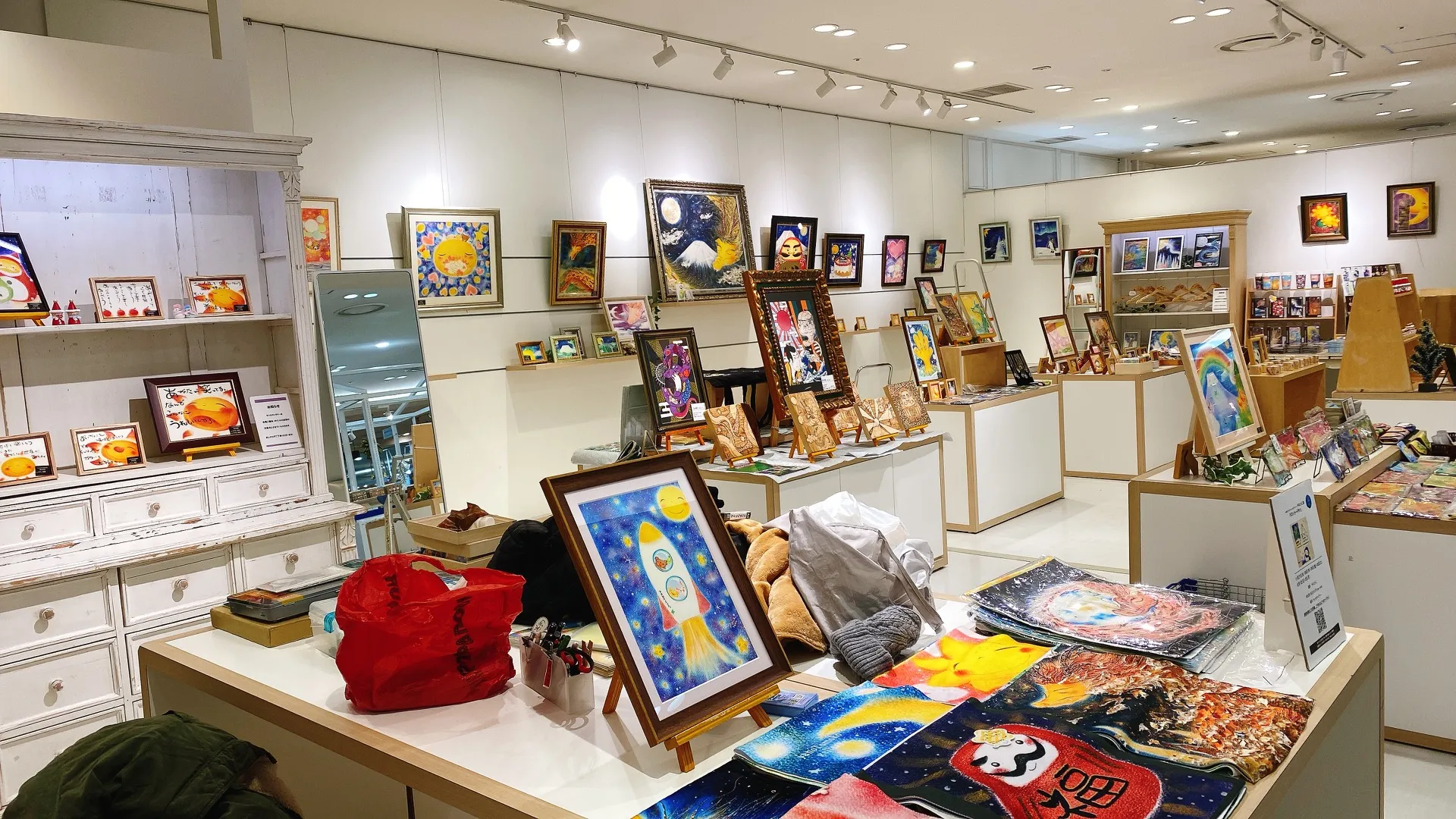 阪急百貨店うめだ本店の展示会 搬入完了【ホスピタルアート展示会】クリスマス、迎春、プレゼントに最適！な商品を取り揃えています。