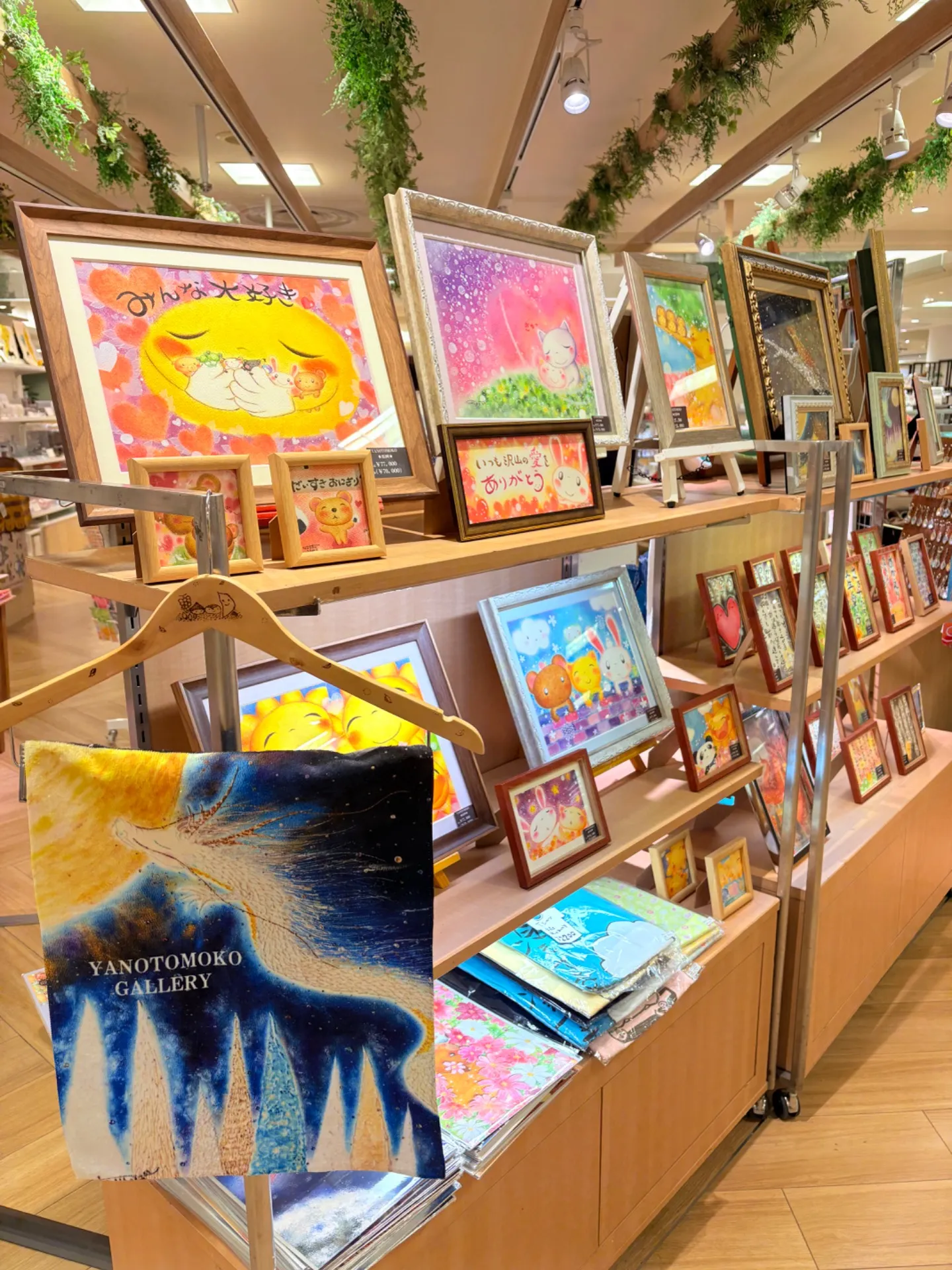 泉北髙島屋ホスピタルアートやのともこ展開催！１４日まで新作いっぱいです😊